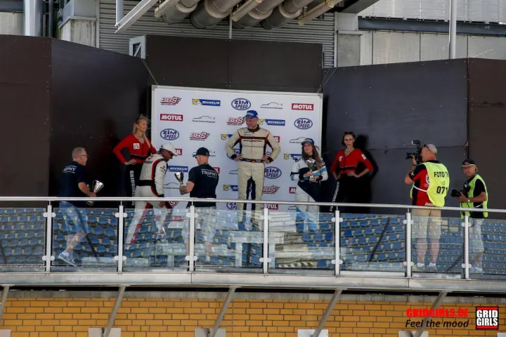 P9 Challenge Grid Girl auf dem Lausitzring 2019