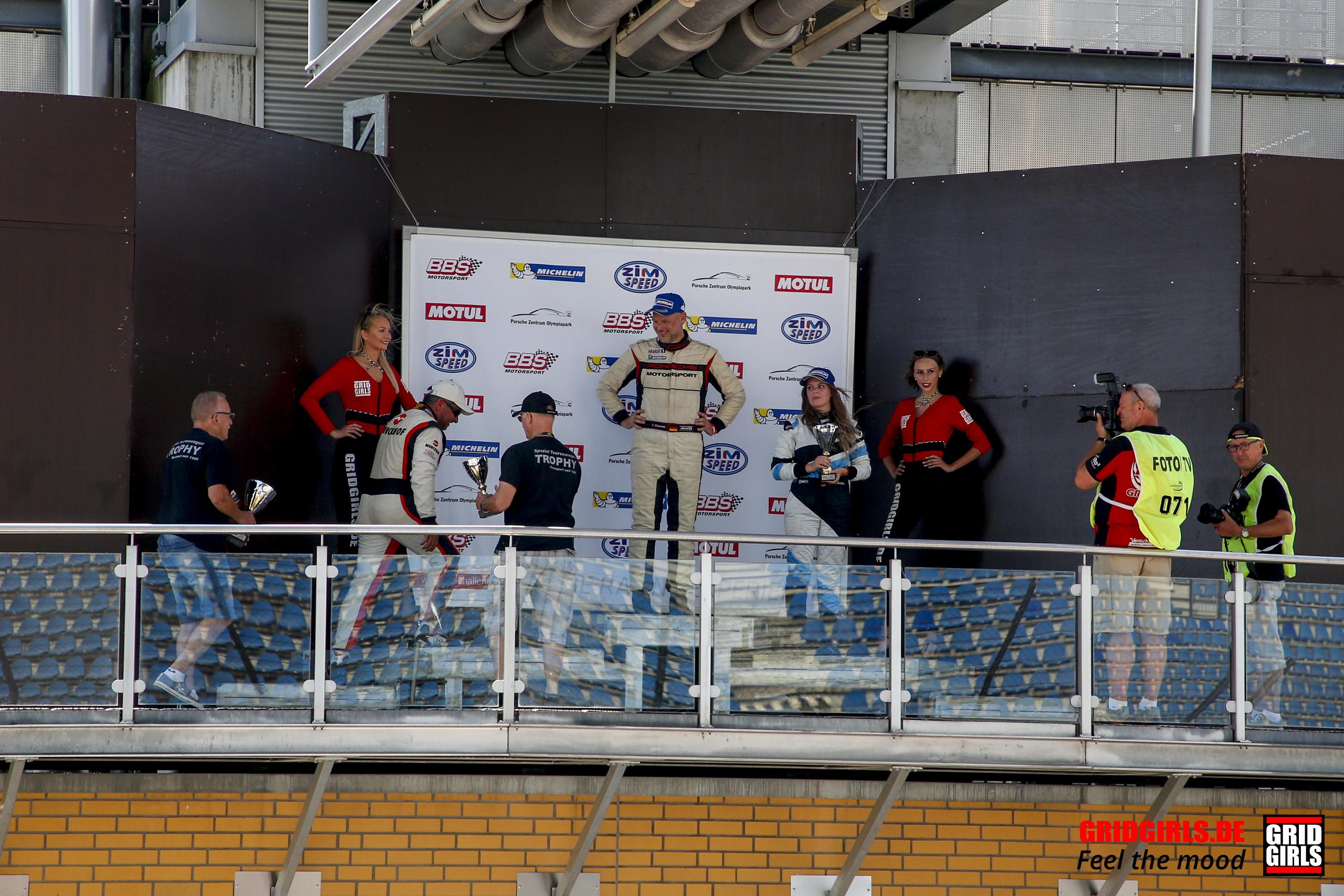 P9 Challenge Grid Girls